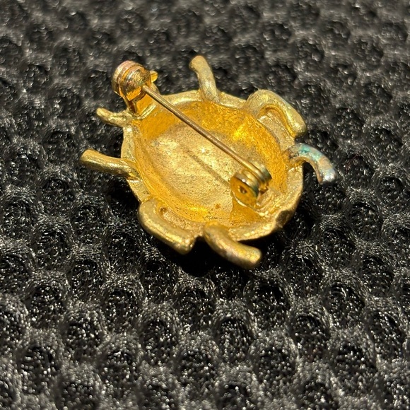 Brutalist Vintage Unisex Gold-Tone Beetle Brooch - Hand Painted Insect Pin - Picture 7 of 11